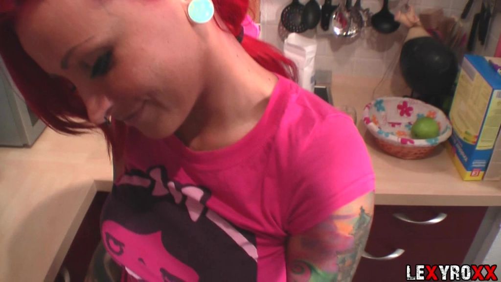 LexyRoxx - Plätzchen backen … Nee, fast ins Koma gehaemmert worden