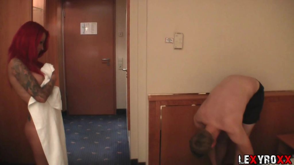 schüchternen Jungschwanz zum Sex verführt