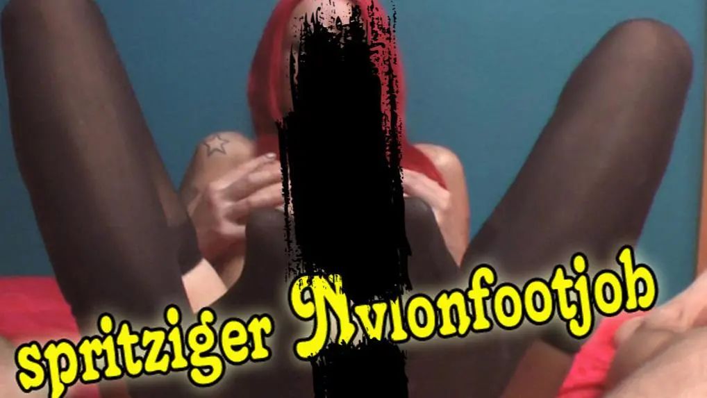 LexyRoxx - spritziger Nylonfootjob