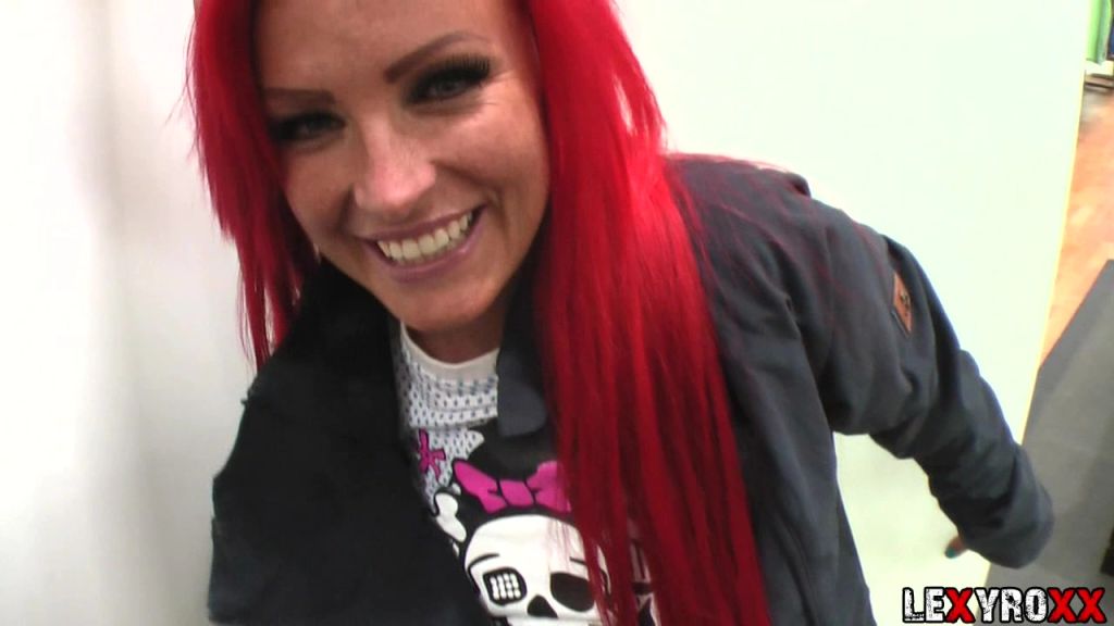 LexyRoxx - SÜCHTIG NACH SPERMA – unfassbar in aller Öffentlichkeit