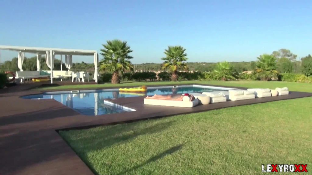 LexyRoxx - vom Poolboy das Fötzchen besamt !